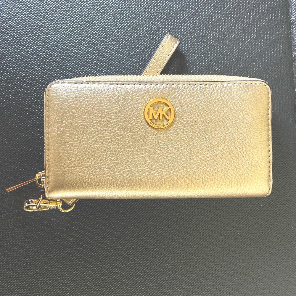 Micheal Kors Wristlet Wallet